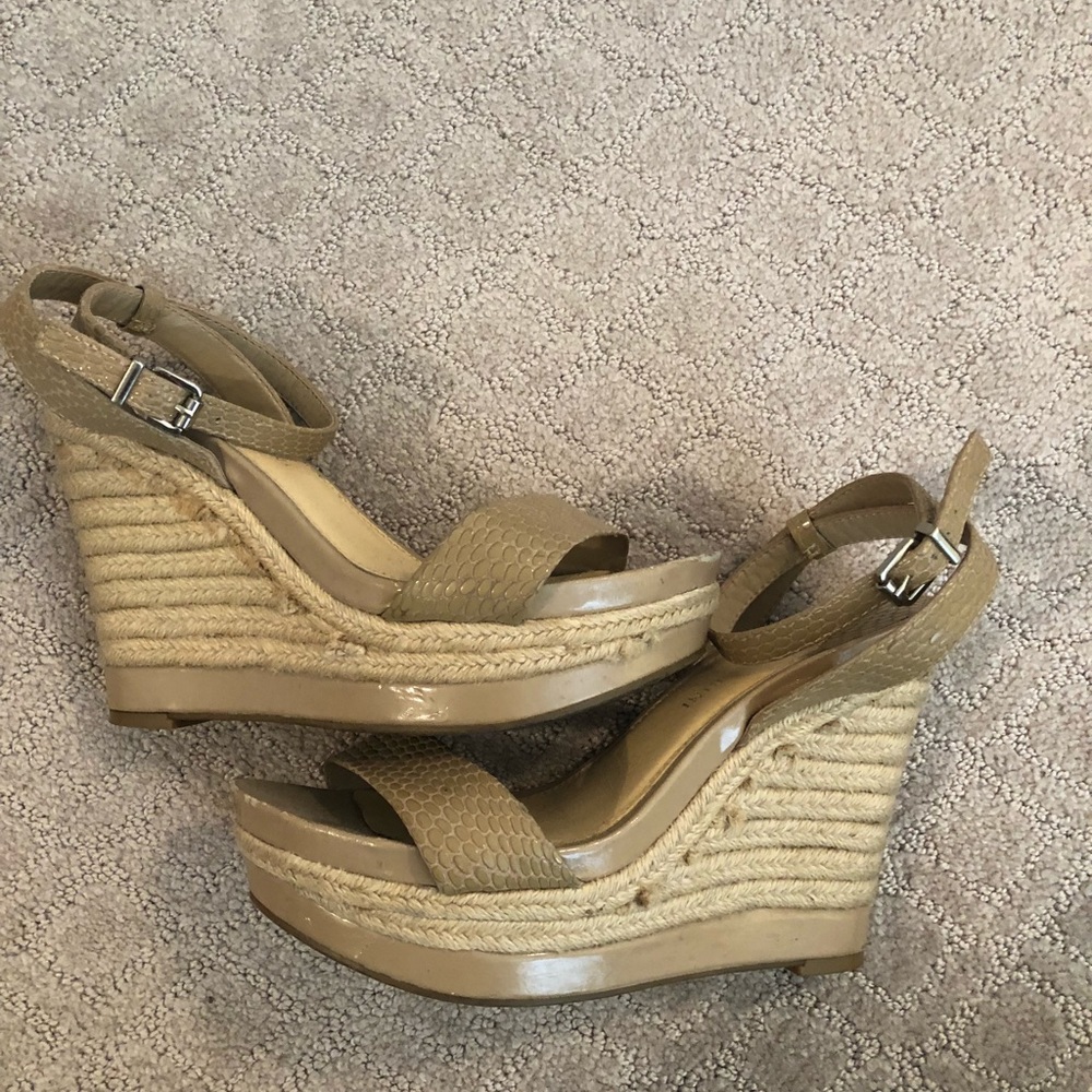 Gianni Bini tan wedge